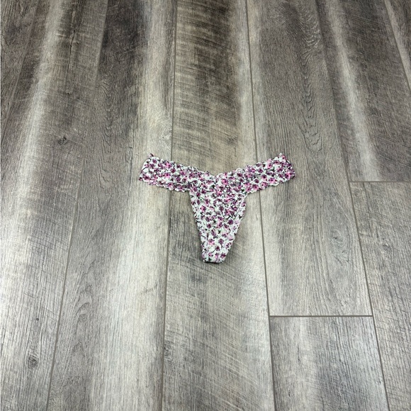 VS Purple Lace Thong‎ - Picture 1 of 10